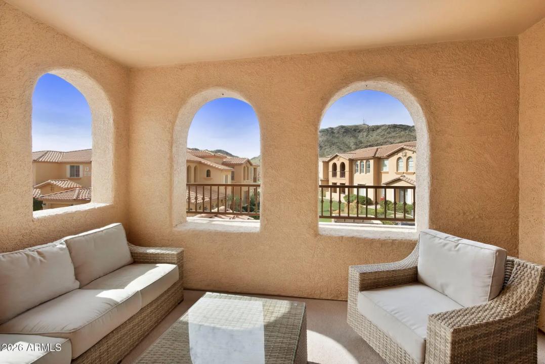 Real Estate Picture 4