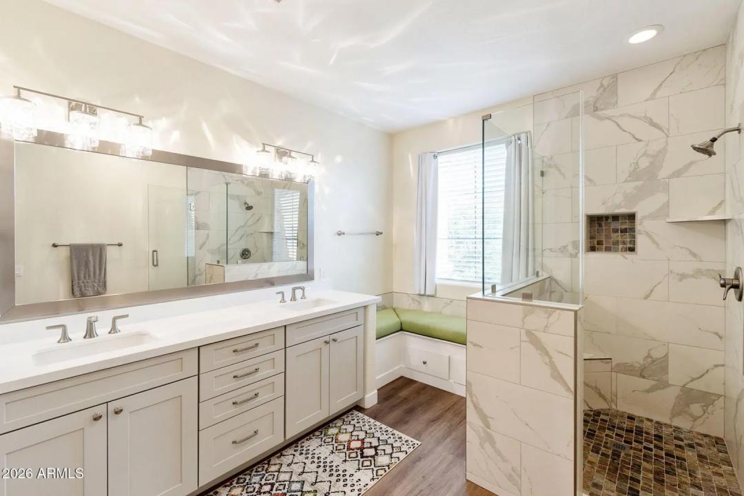 Real Estate Picture 10