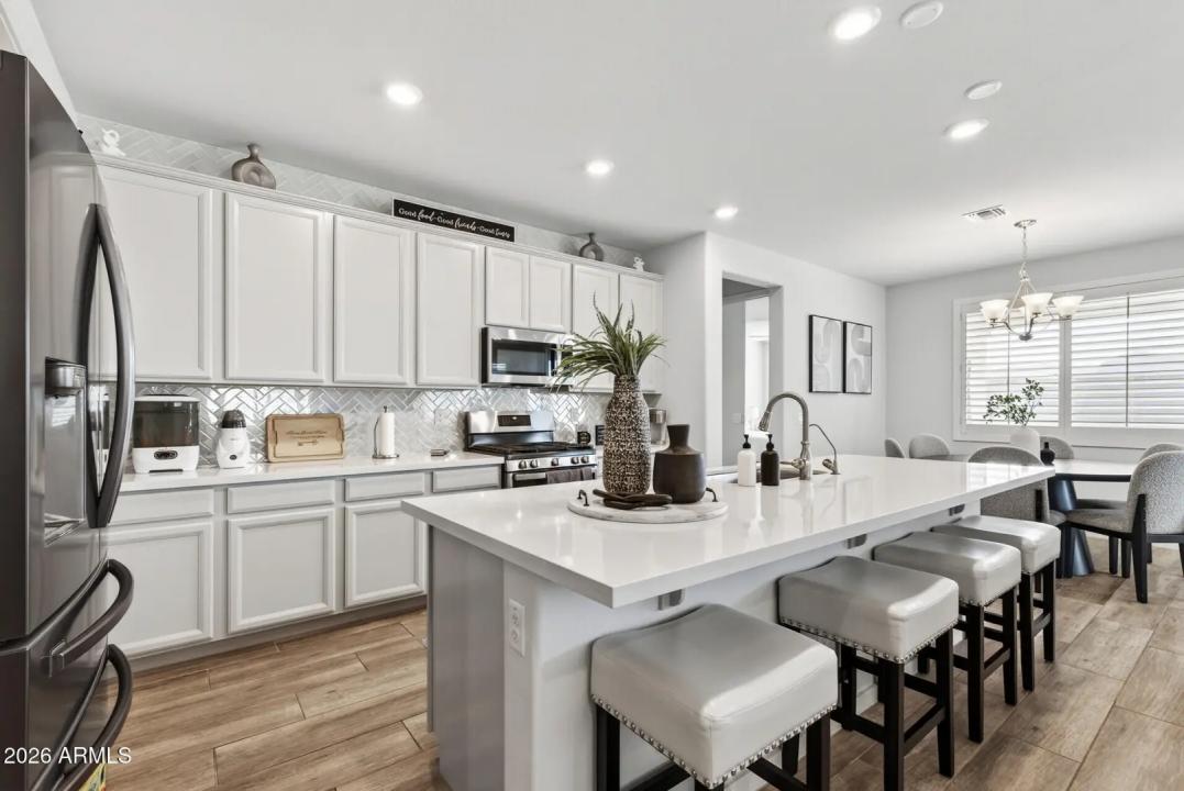 Real Estate Picture 9