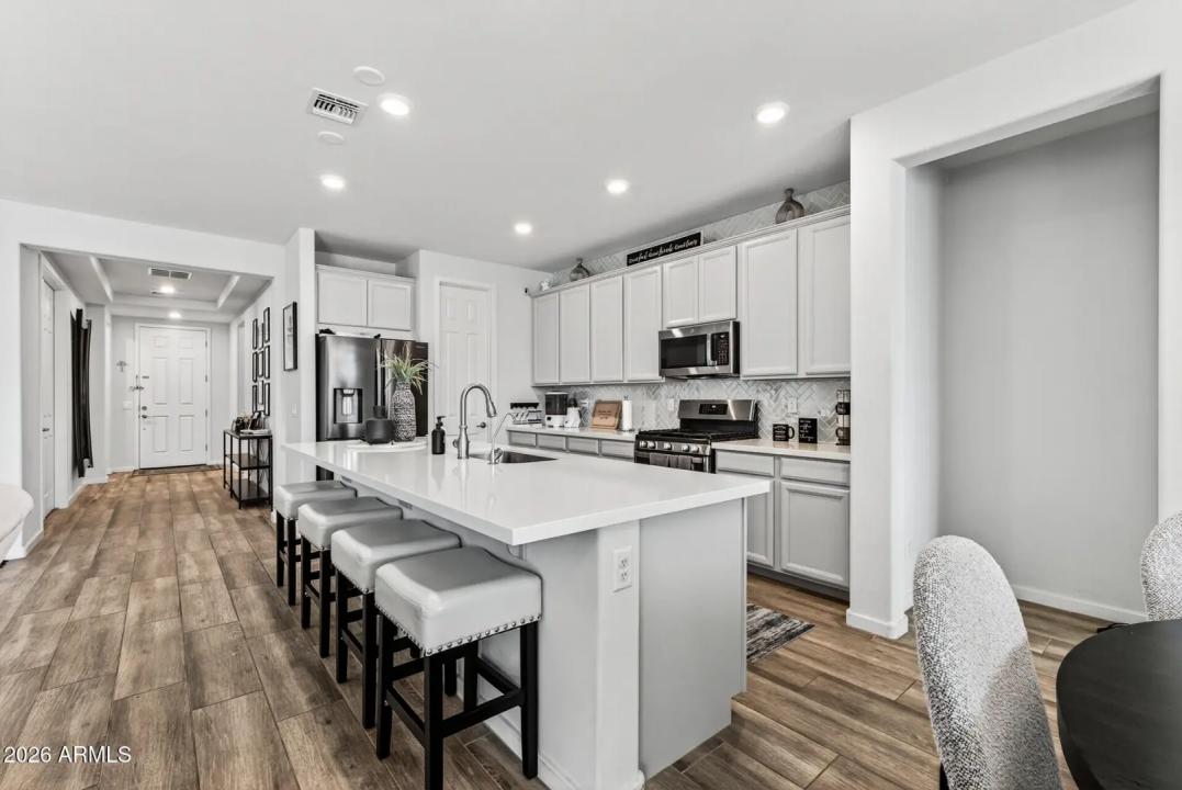 Real Estate Picture 10