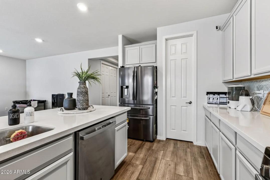 Real Estate Picture 12