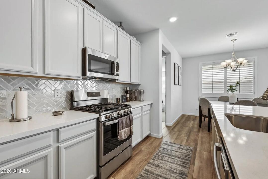 Real Estate Picture 13