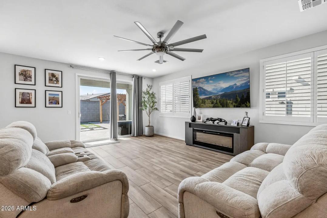 Real Estate Picture 17