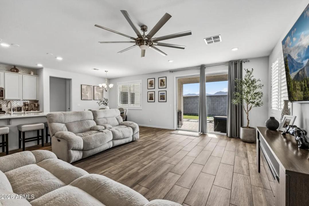 Real Estate Picture 18