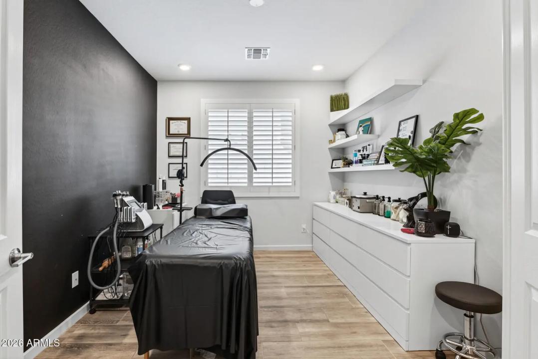 Real Estate Picture 19