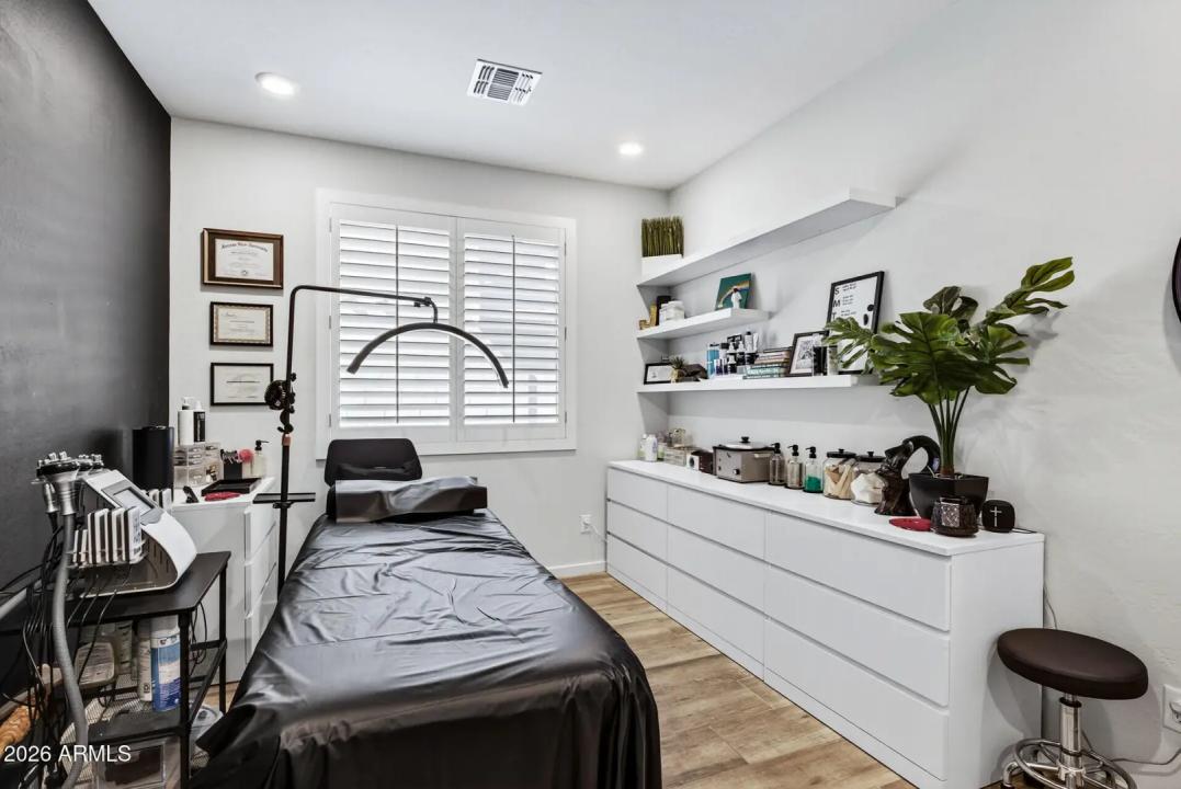 Real Estate Picture 20