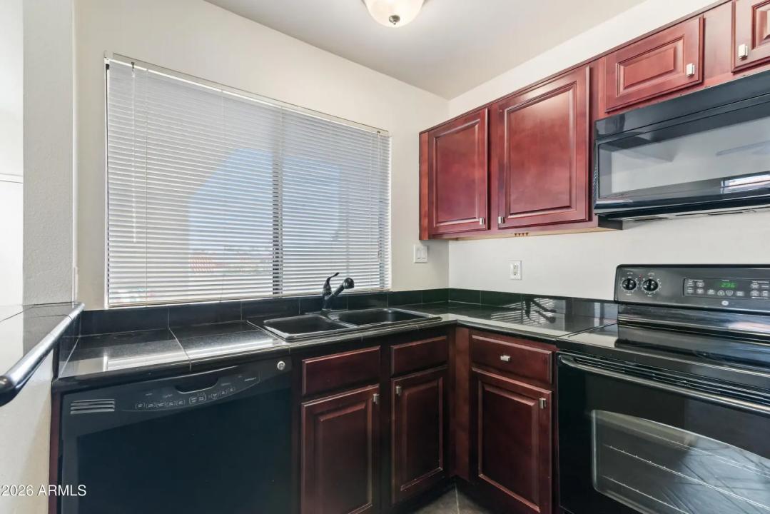 Real Estate Picture 12