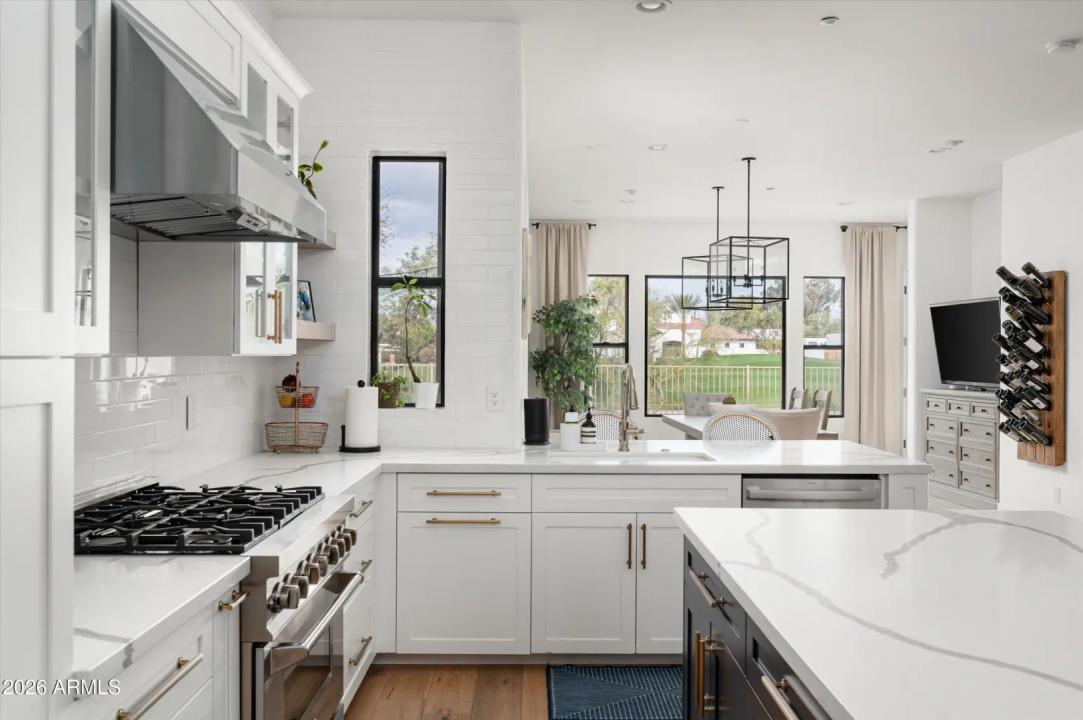 Real Estate Picture 12