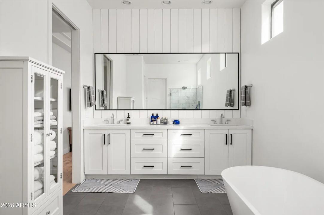 Real Estate Picture 14