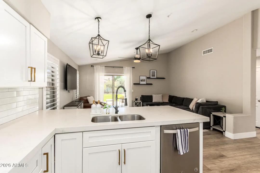 Real Estate Picture 12