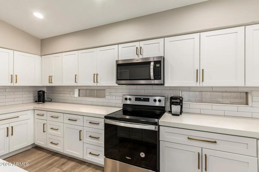 Real Estate Picture 11