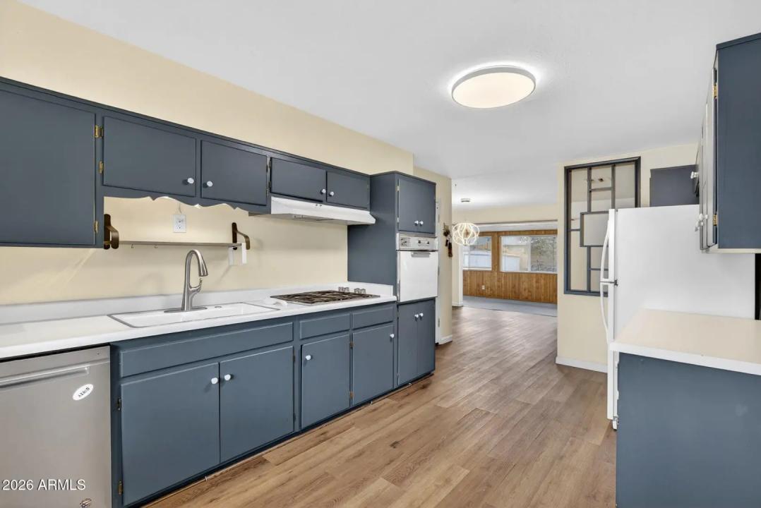 Real Estate Picture 9