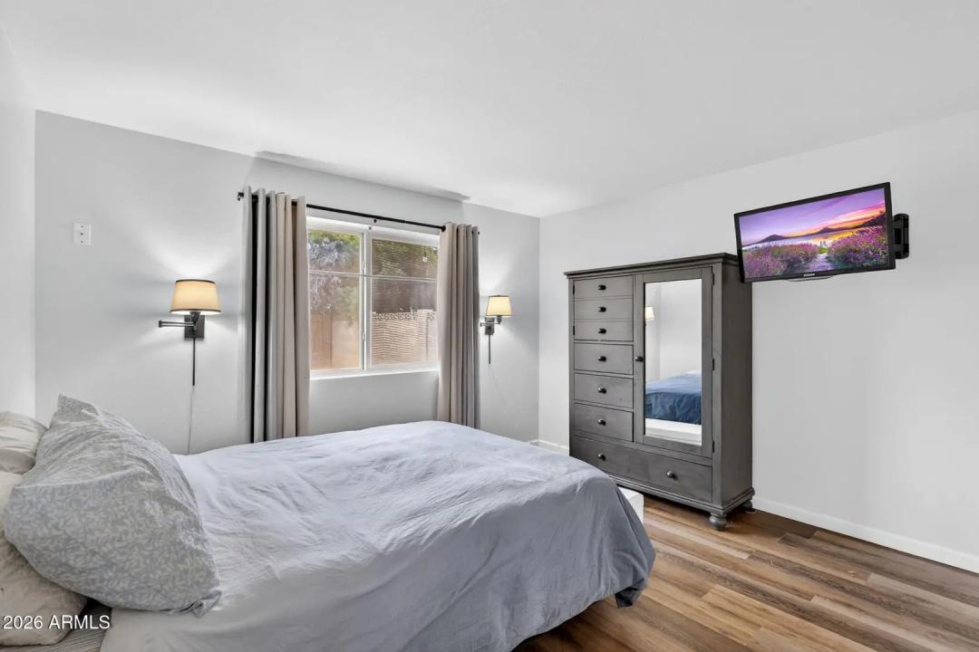 Real Estate Picture 16