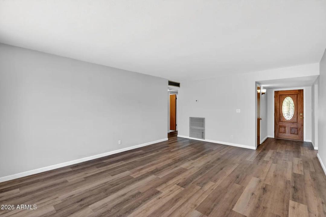 Real Estate Picture 5