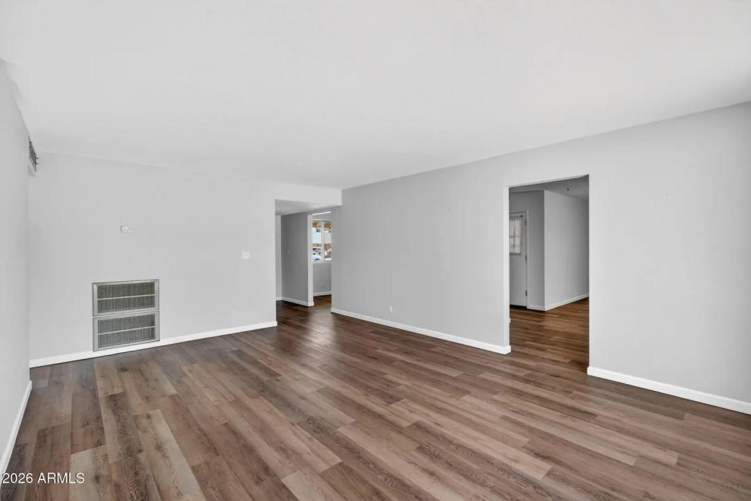Real Estate Picture 3