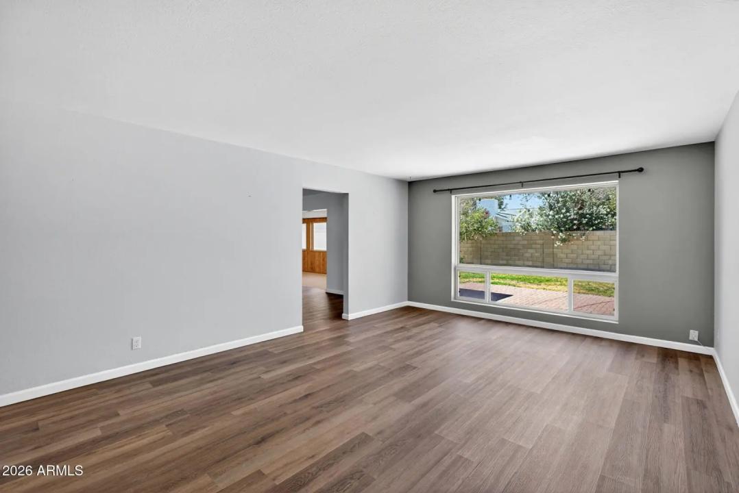 Real Estate Picture 4