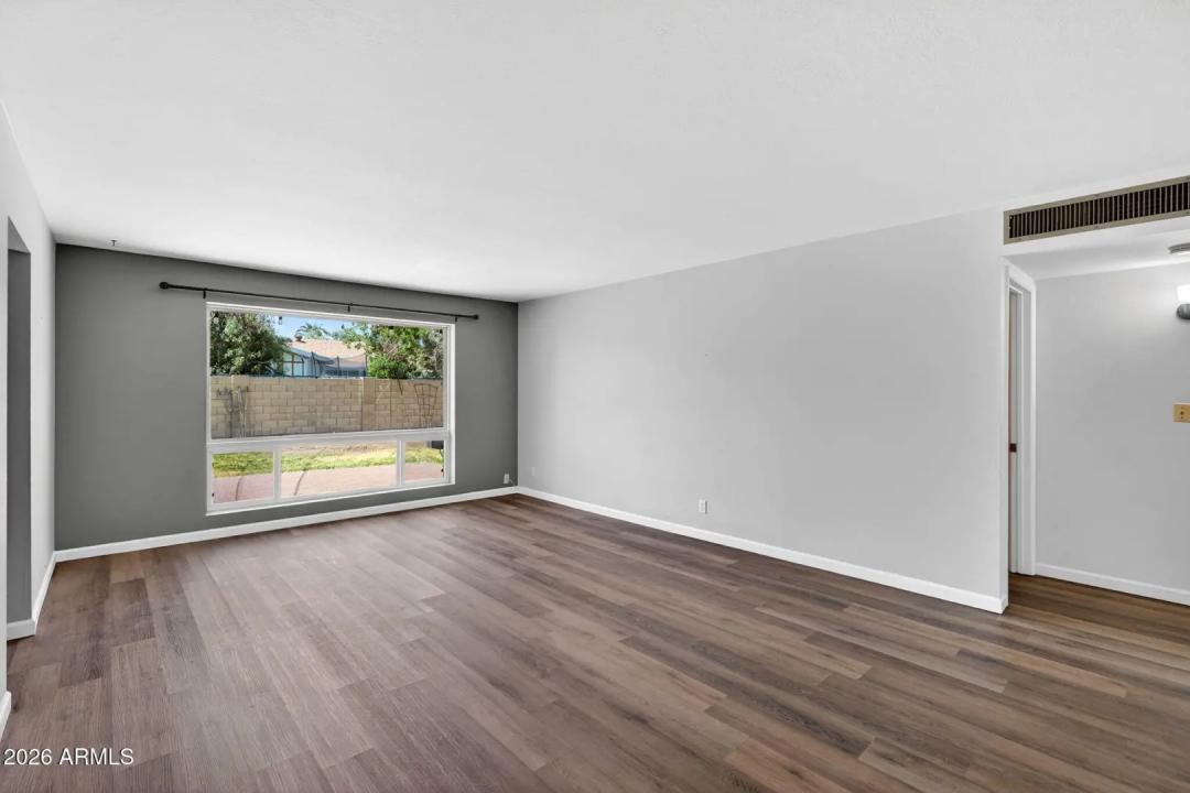 Real Estate Picture 6
