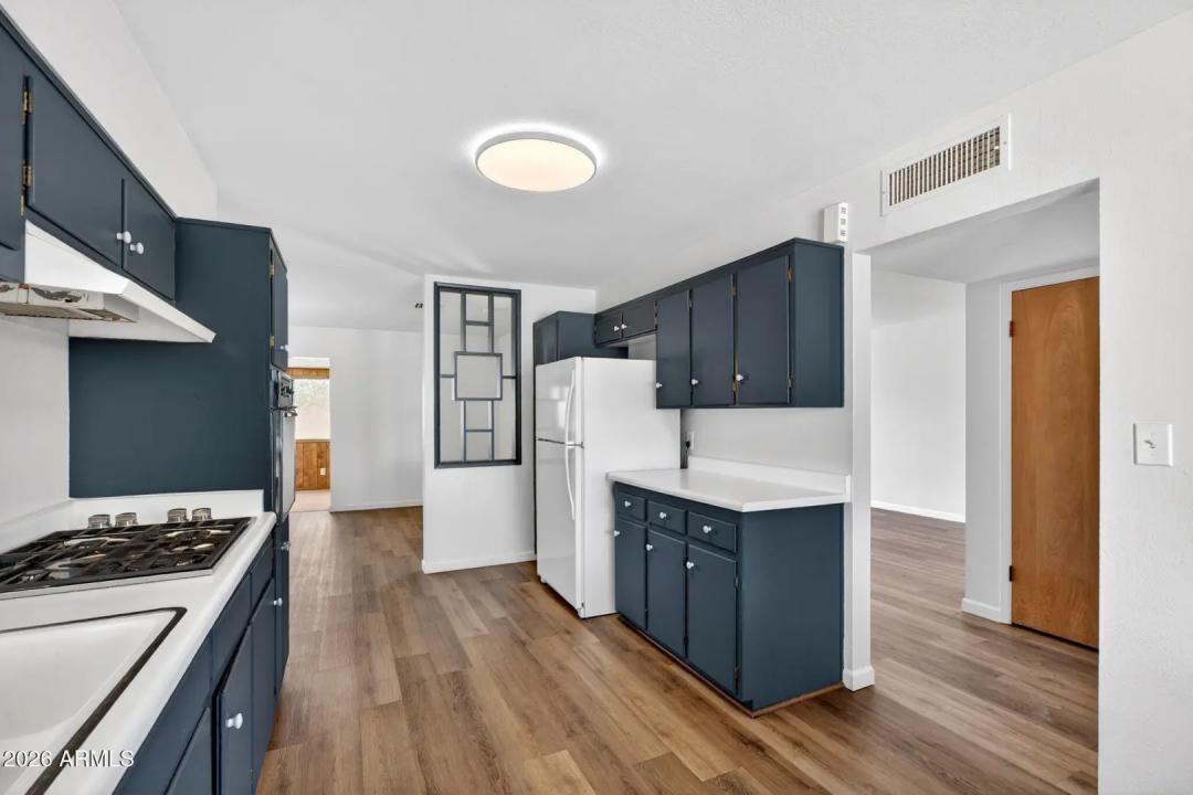 Real Estate Picture 7