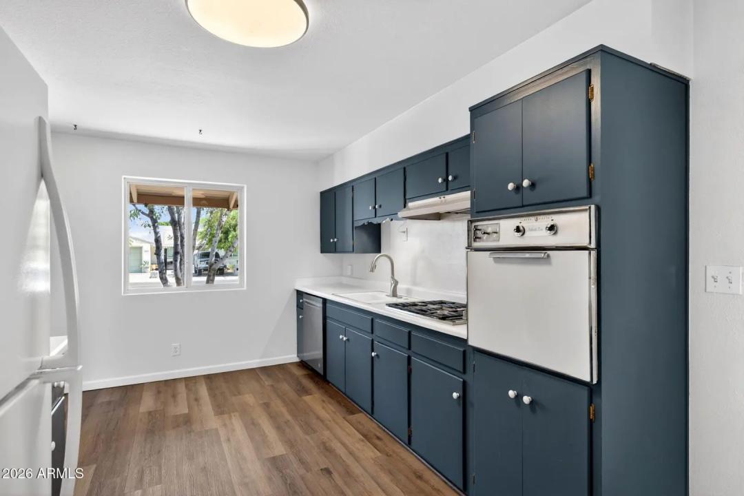 Real Estate Picture 9