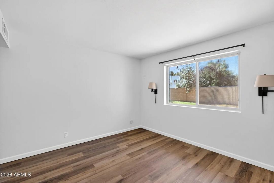 Real Estate Picture 19