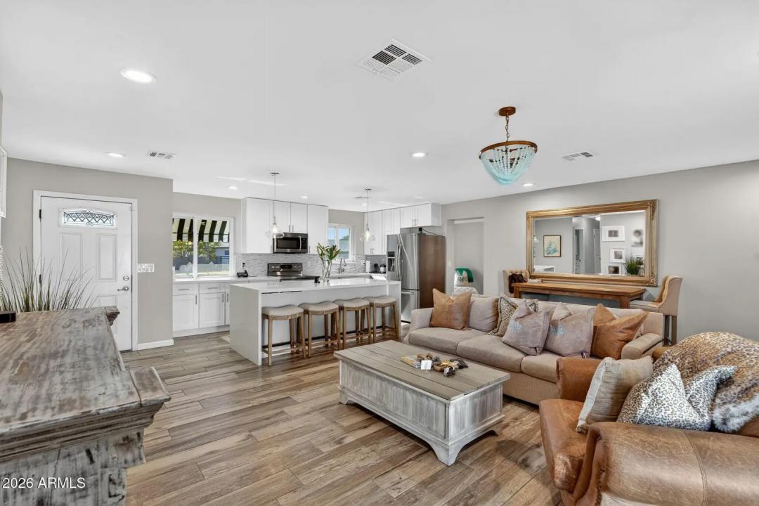 Real Estate Picture 5