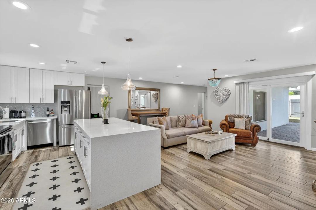 Real Estate Picture 6