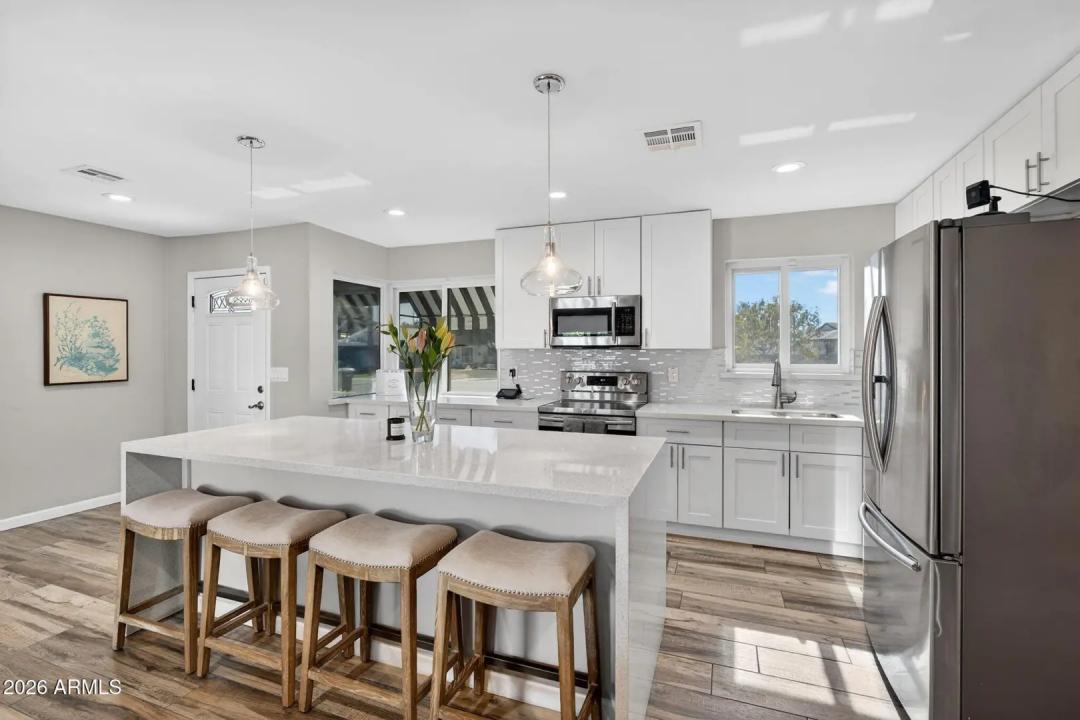 Real Estate Picture 8