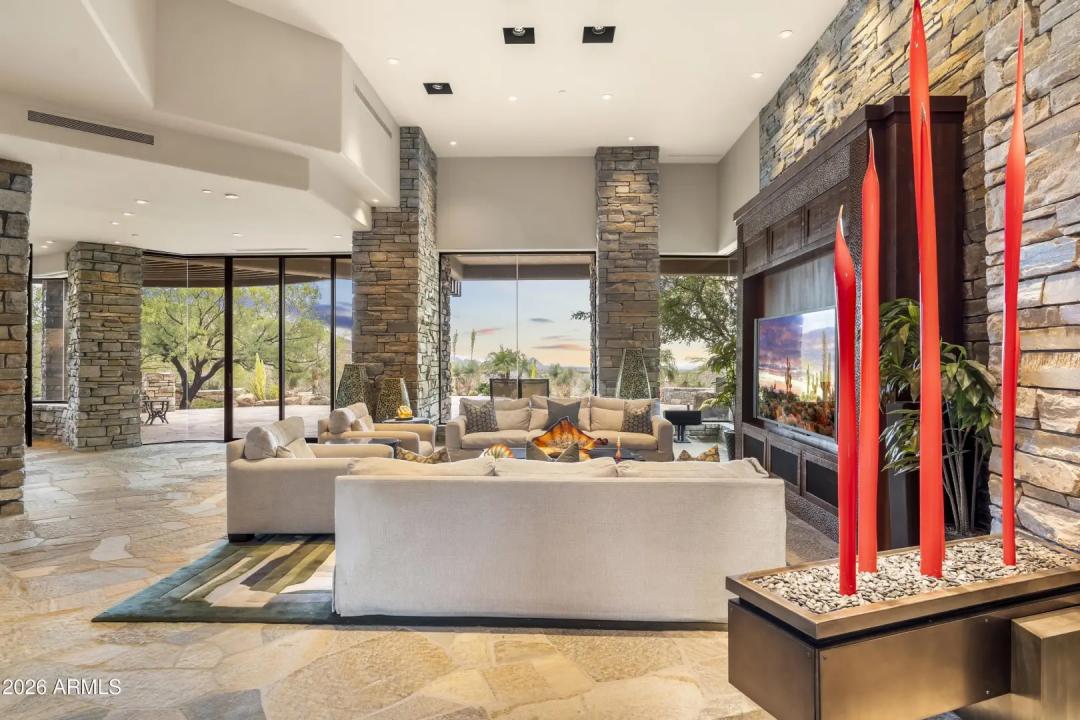 Real Estate Picture 10