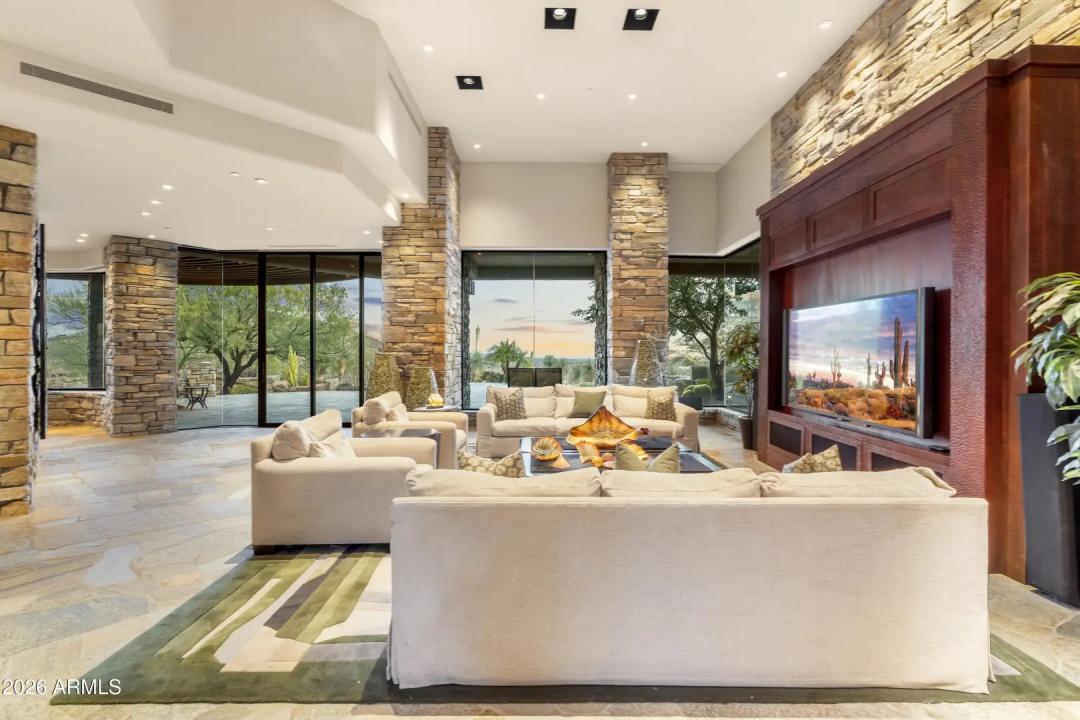 Real Estate Picture 11