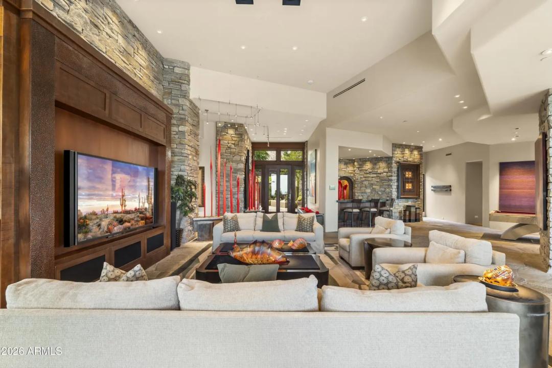Real Estate Picture 14