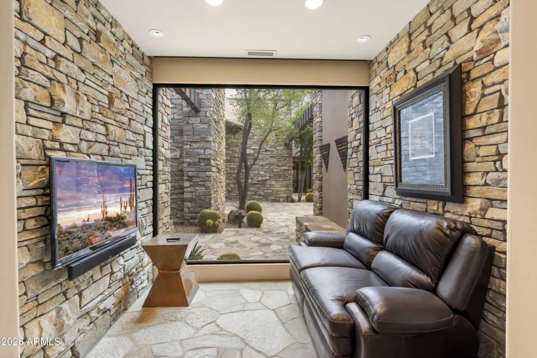 Real Estate Picture 43
