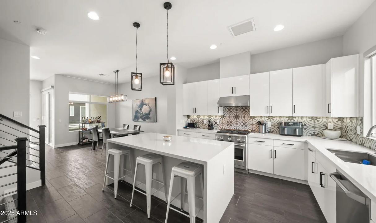 1717 E MORTEN Avenue 5 Phoenix AZ 85020