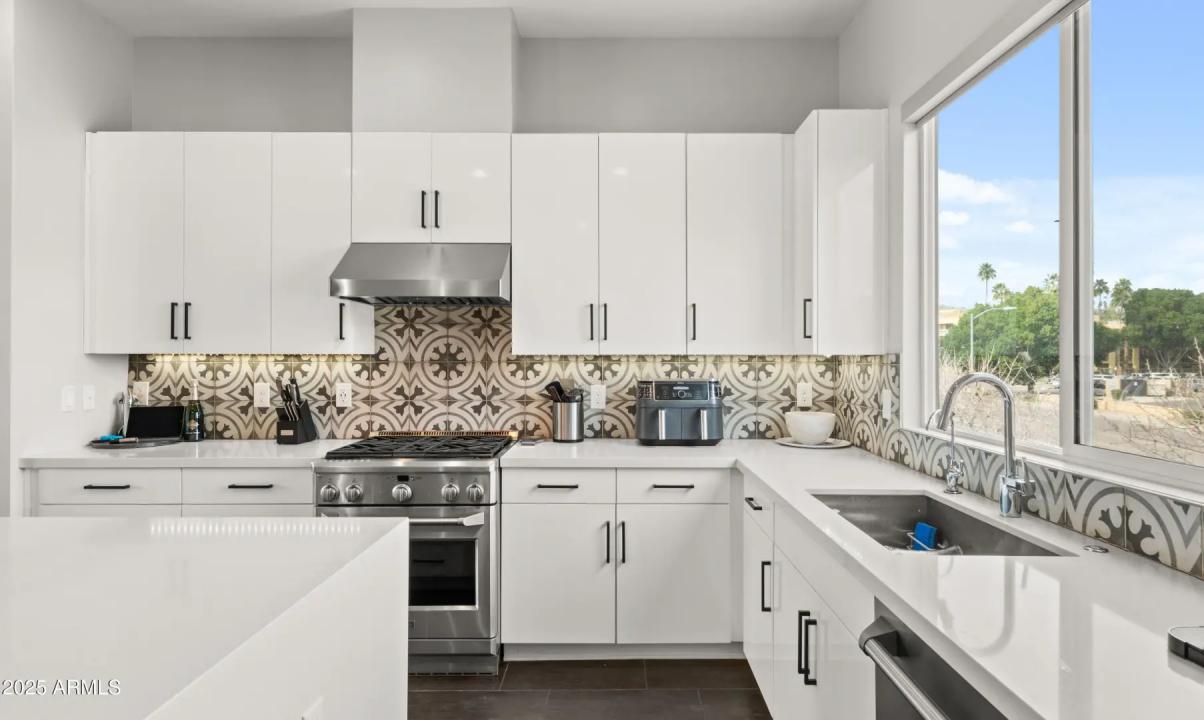 Real Estate Picture 3