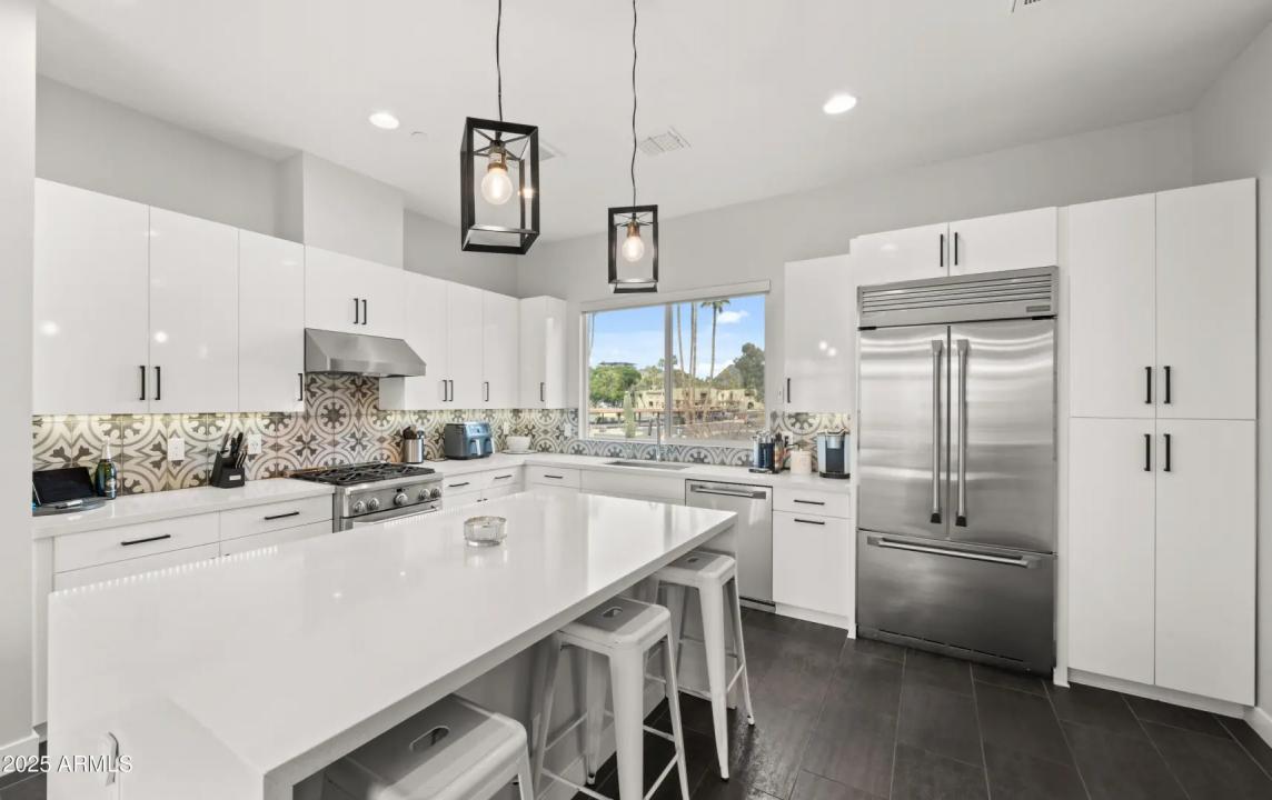 Real Estate Picture 5