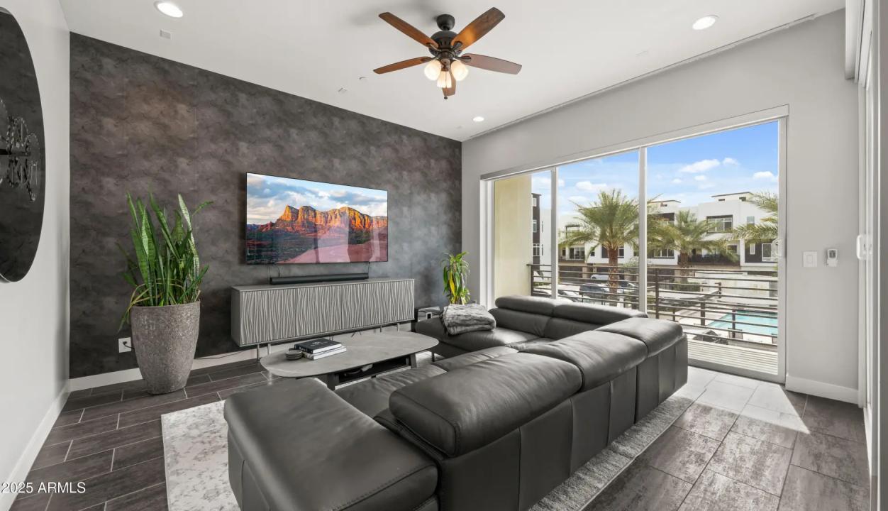 Real Estate Picture 11