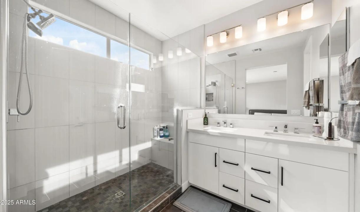 Real Estate Picture 16