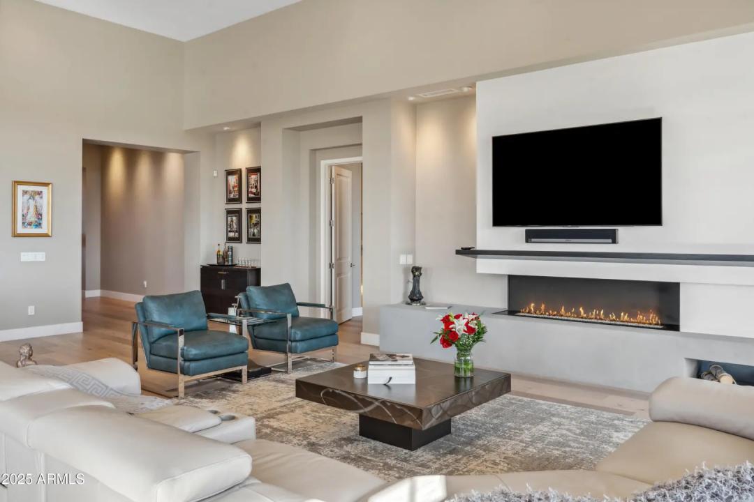 Real Estate Picture 9