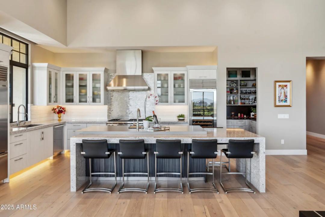 Real Estate Picture 14