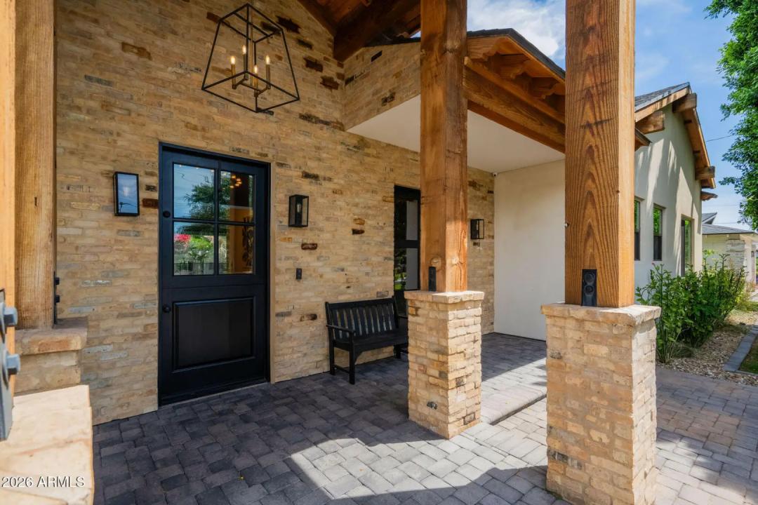 Real Estate Picture 4