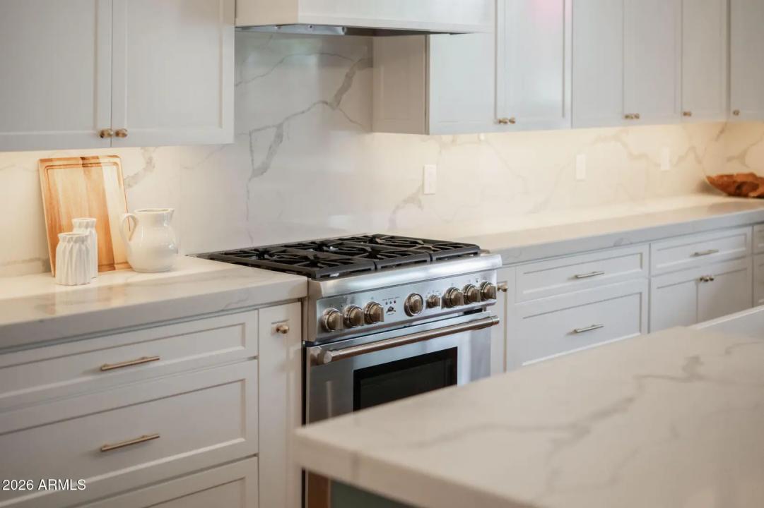 Real Estate Picture 19