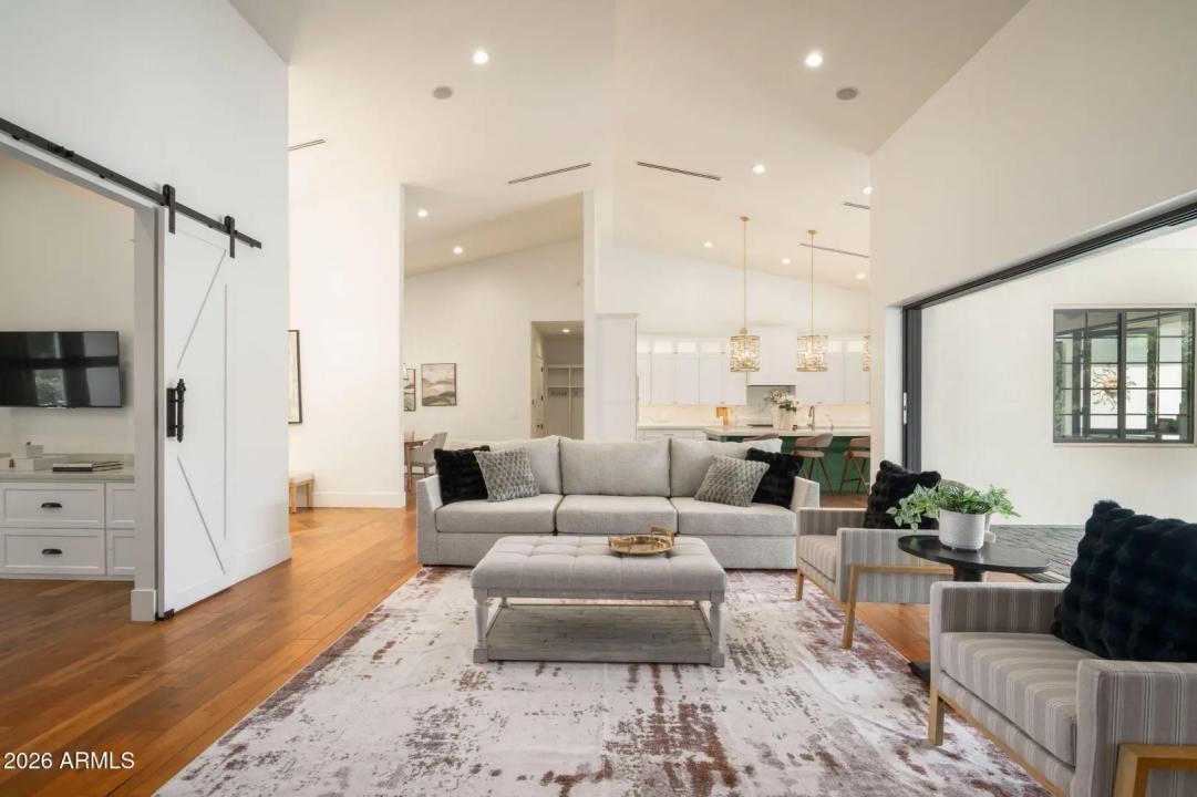 Real Estate Picture 11