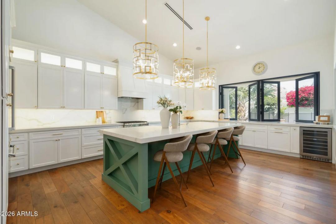 Real Estate Picture 15