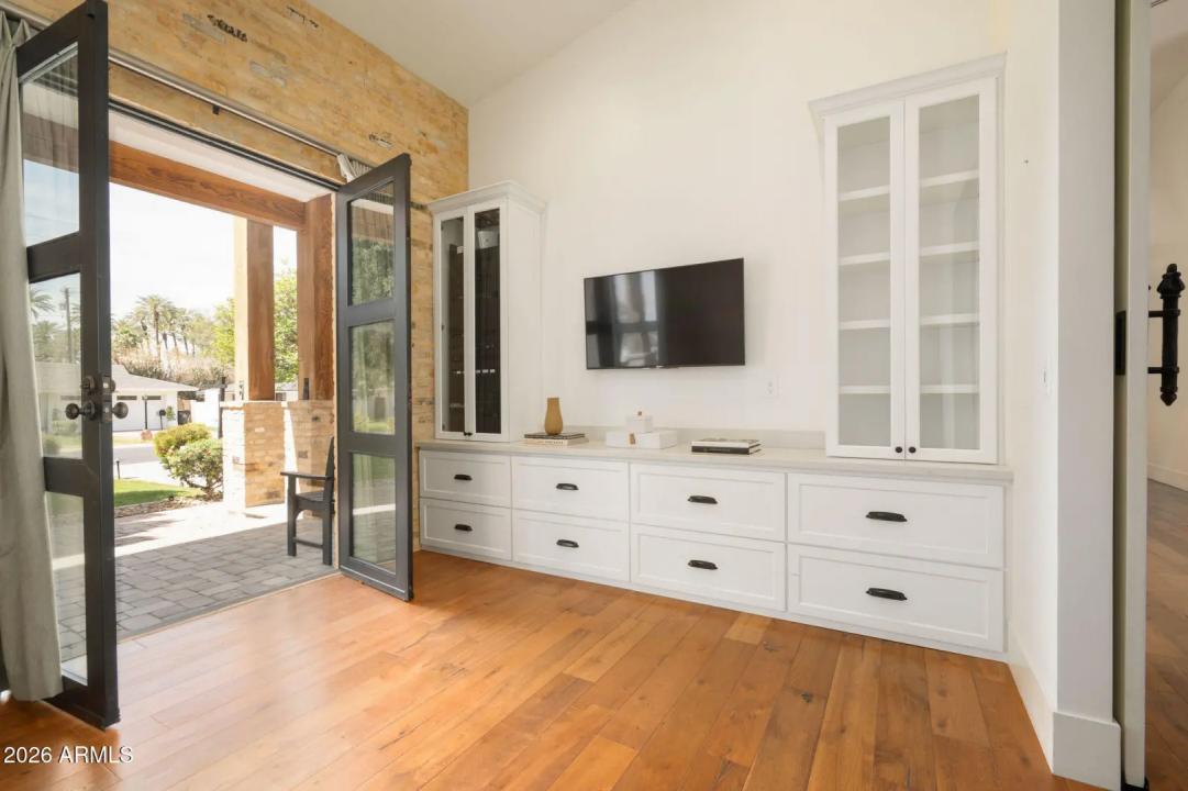 Real Estate Picture 23