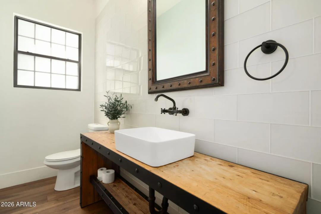 Real Estate Picture 25