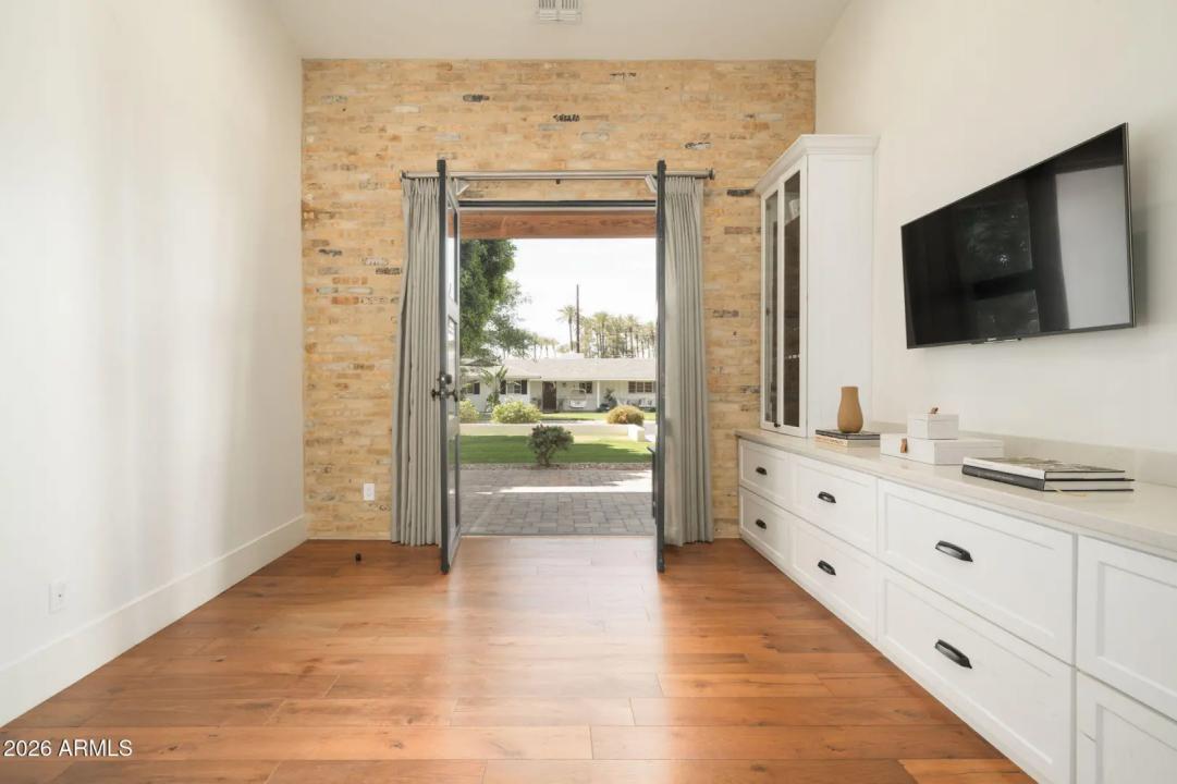 Real Estate Picture 24