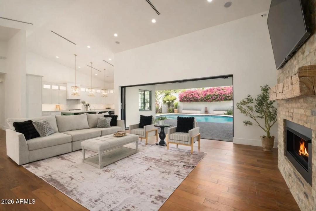 Real Estate Picture 7