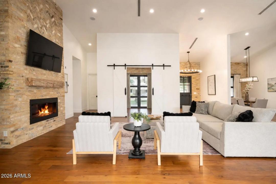 Real Estate Picture 10