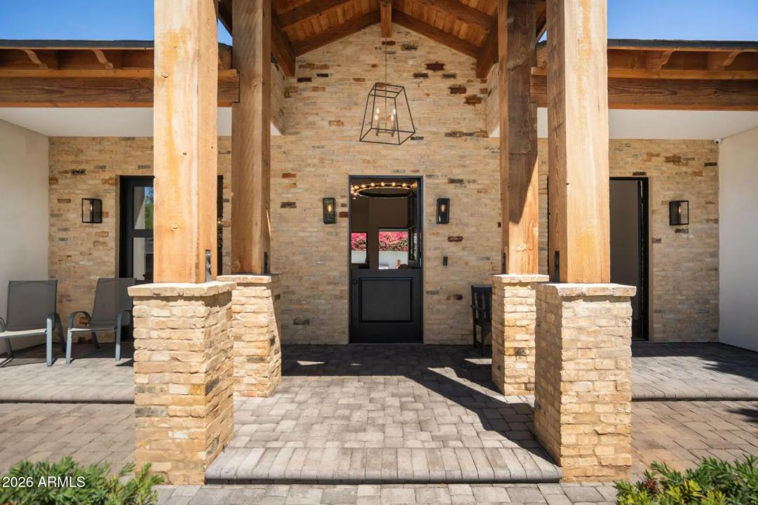 Real Estate Picture 4