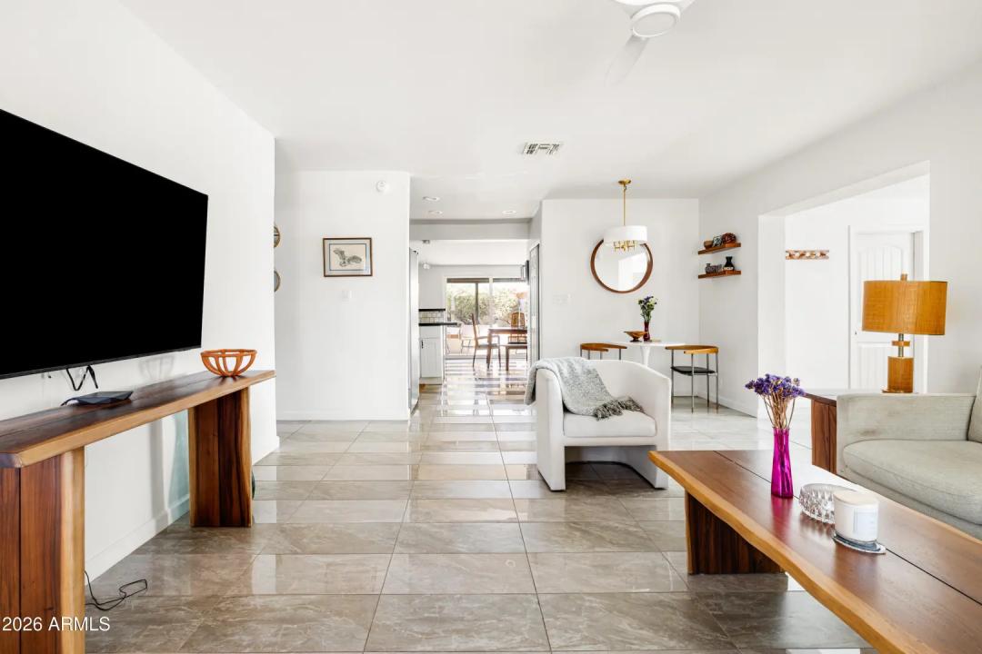 Real Estate Picture 4