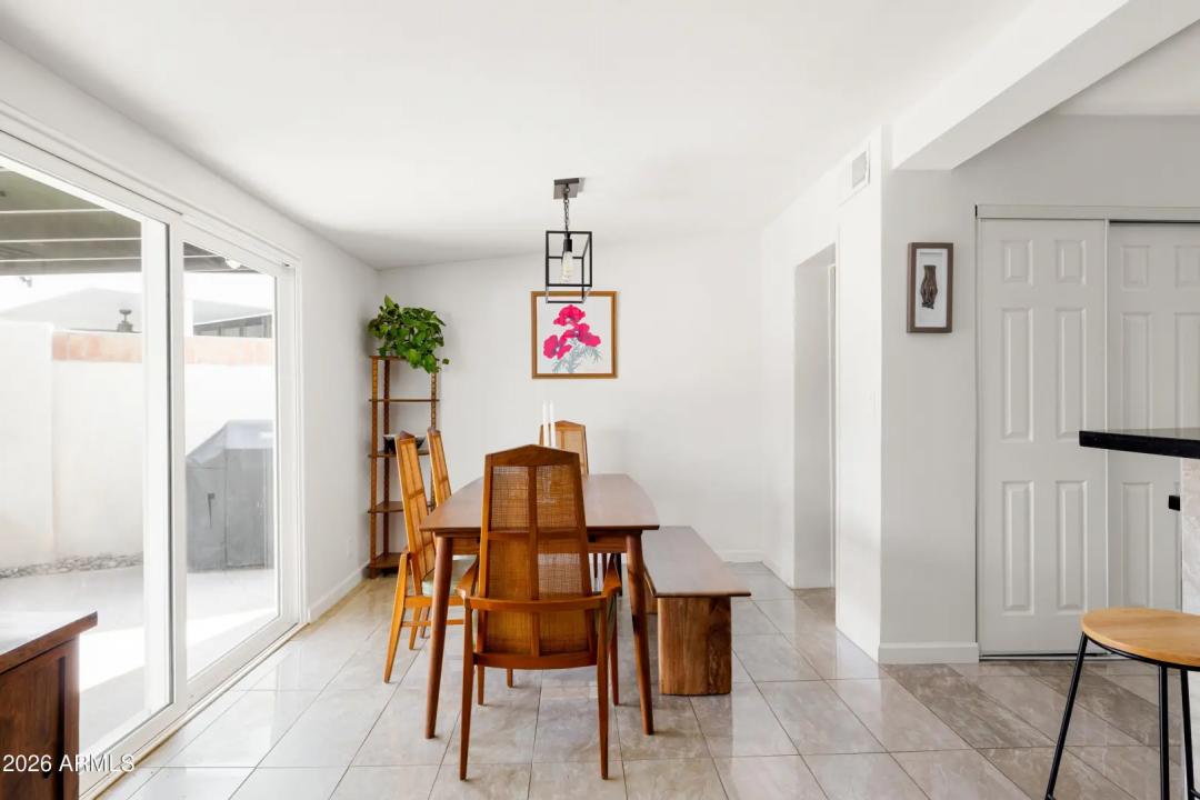 Real Estate Picture 14